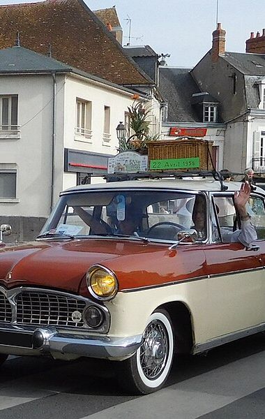 Qual foi o primeiro carro de luxo no Brasil?
